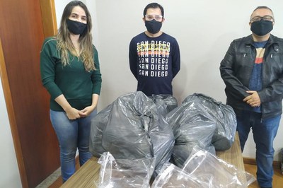 Entrega de protetores faciais para a Prefeitura de Itaperuna 