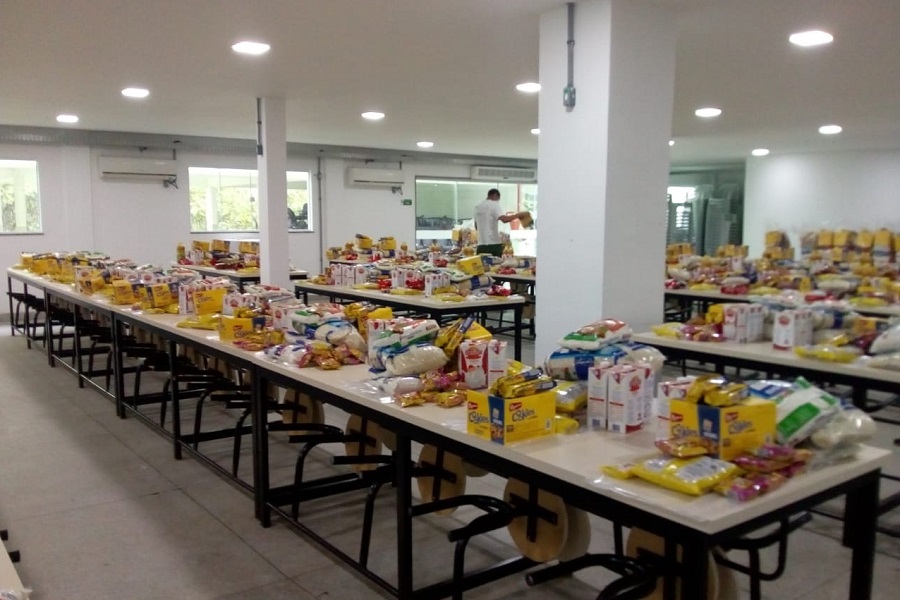 Kits de alimentos no IFF Itaperuna