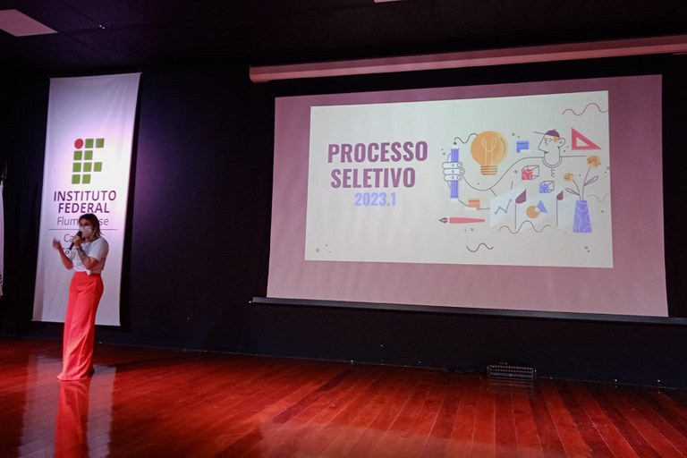 Apresentação dos cursos na Semana Acadêmica