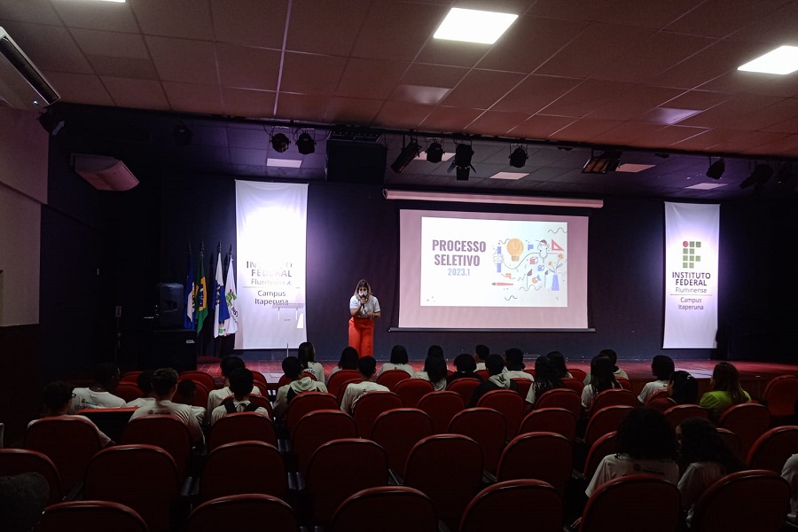 Apresentação dos cursos na Semana Acadêmica