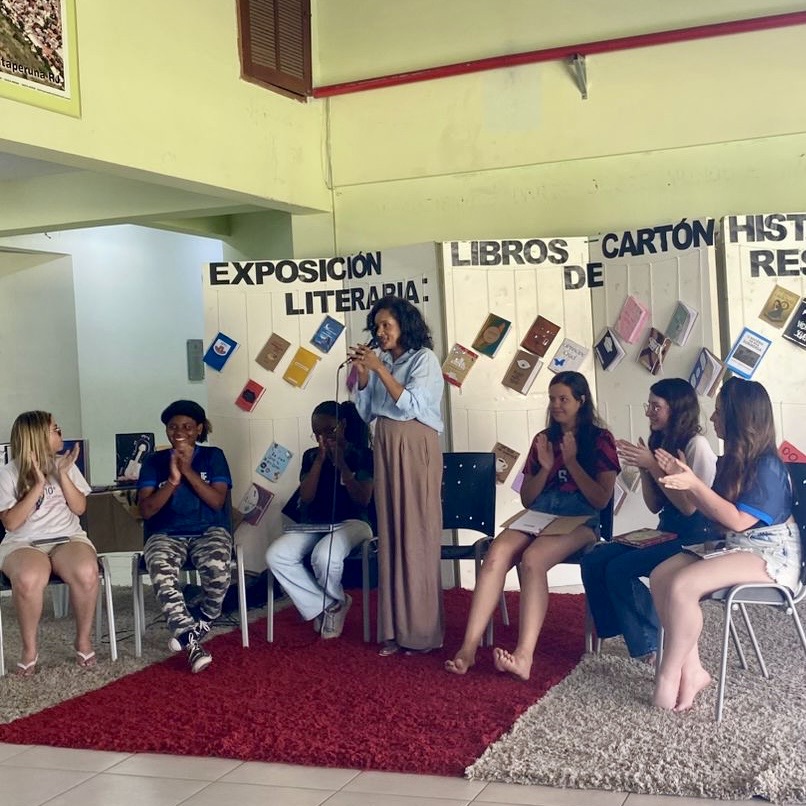 Exposição de livros no IFF Itaperuna