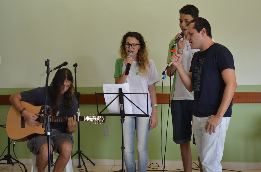 Apresentação musical no Dia da Mulher