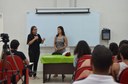 Apresentação da mesa-redonda, com a diretora-geral Michelle Maria Freitas Neto, e a coordenadora do NuGen Fernanda Huguenin