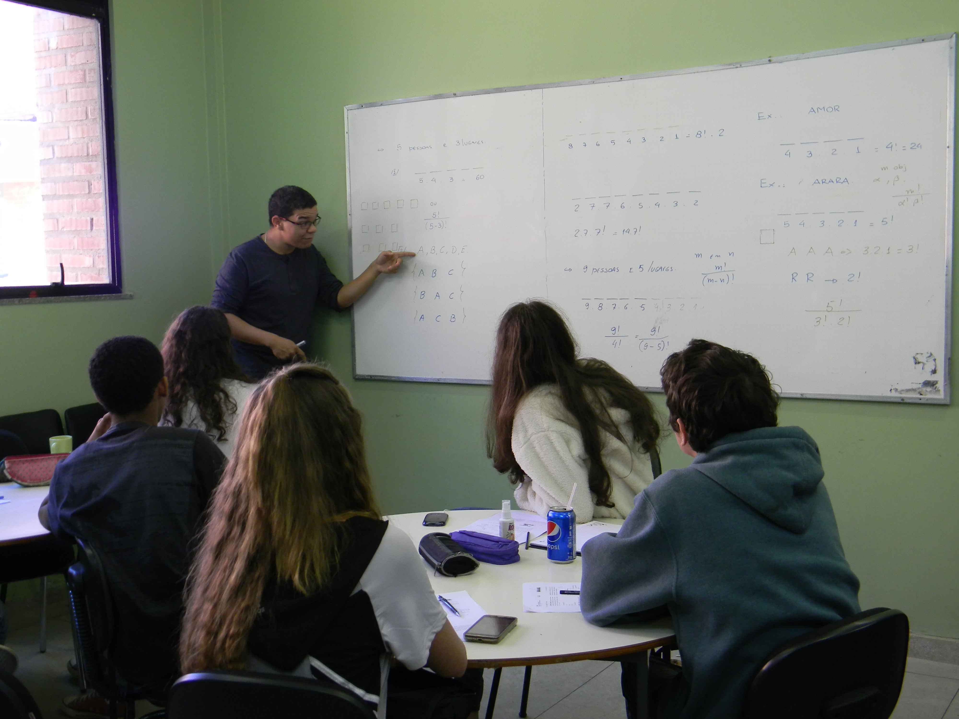 Professor João no laboratório de Matemática 
