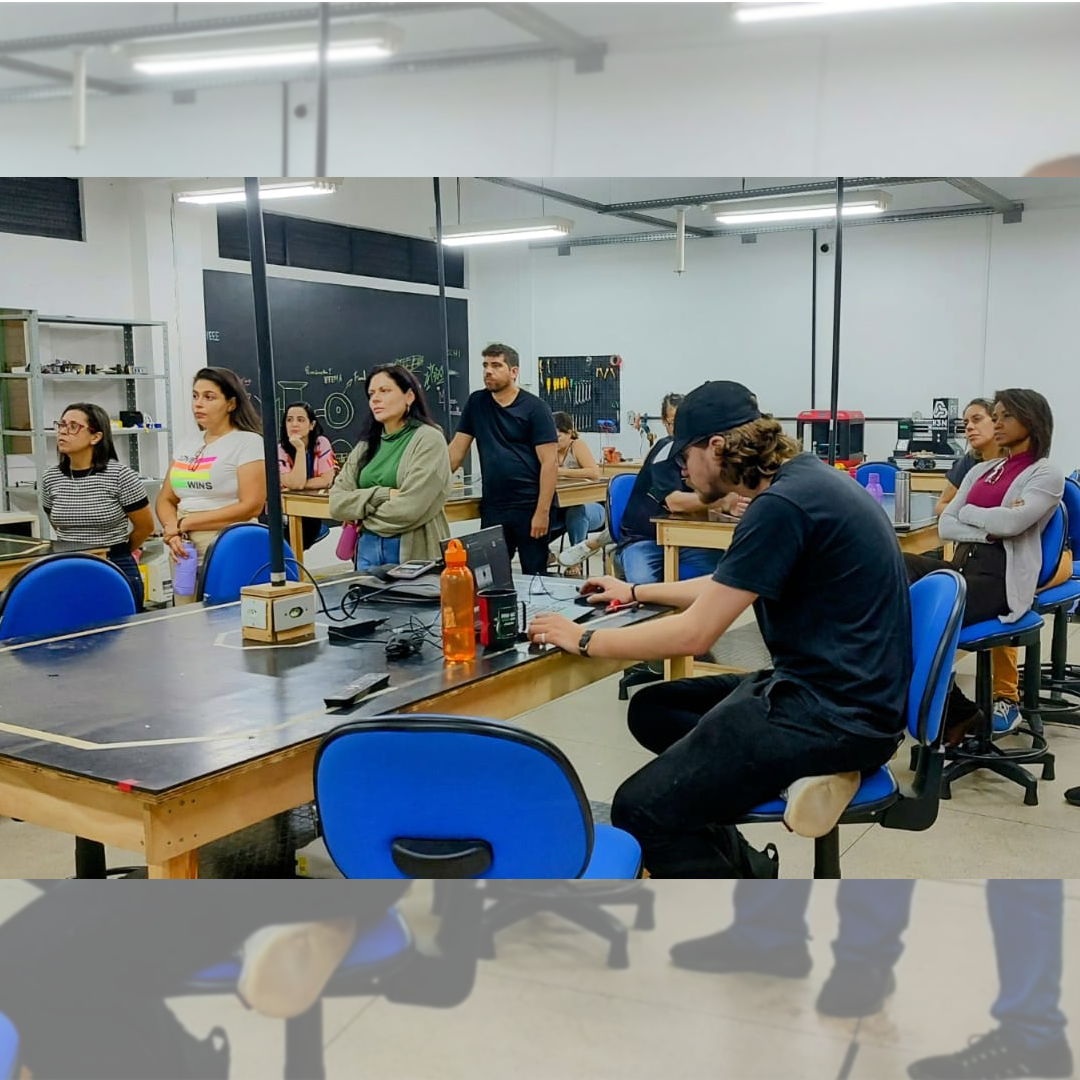 Turma do ProfEPT faz visita técnica nos laboratórios do IFF campus Macaé.png