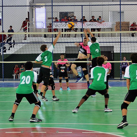 IFF Maricá recebe etapa de Núcleo do Vôlei no JINIFF 2024, com festa da torcida e jogos acirrados