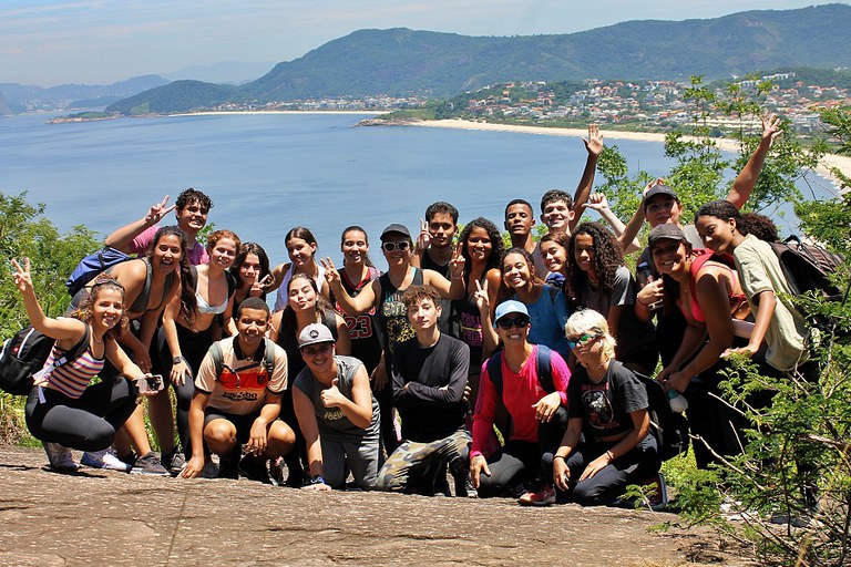 Alunos do IFF Maricá participam de trilha em Itaipu