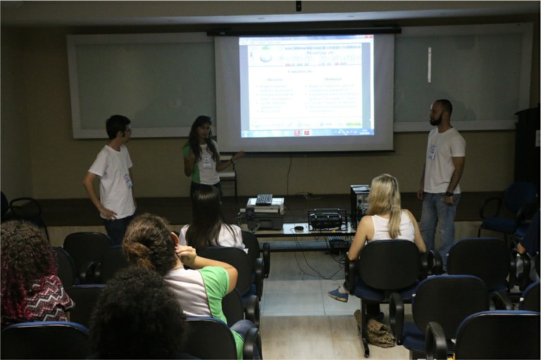 Campus Avançado Maricá marca presença na Mostra de Extensão com apresentação de trabalhos