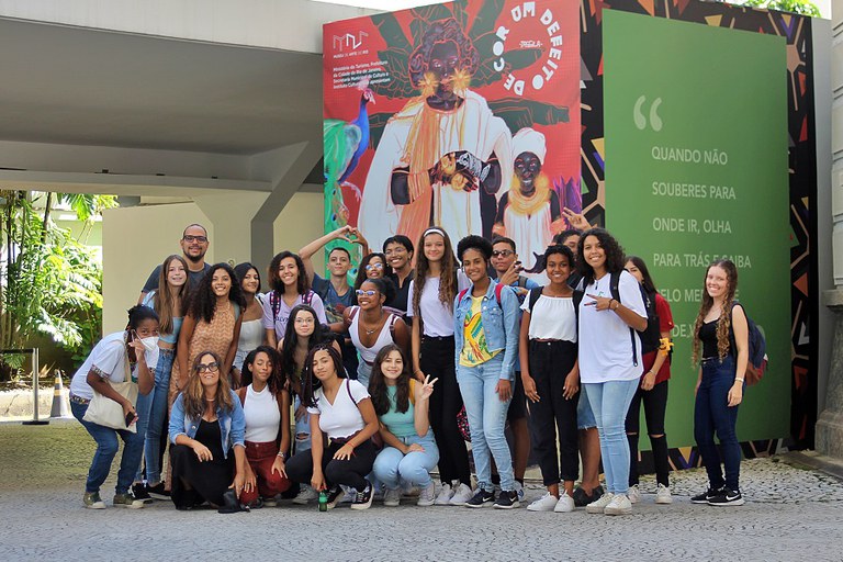 Visita de alunos do IFF Maricá ao Museu de Artes do Rio