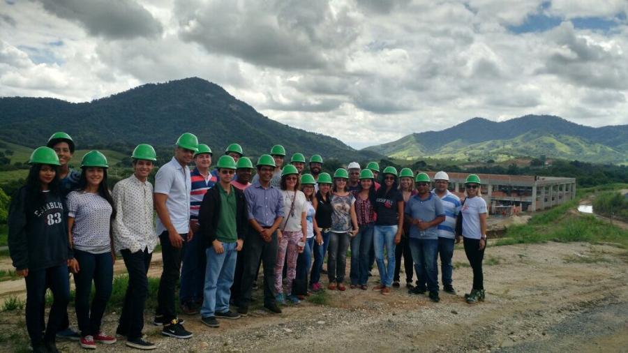 Servidores e Grêmio Estudantil visitam a futura sede do Campus Avançado Maricá