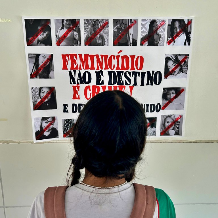 exposição de cartazes no IFF Maricá