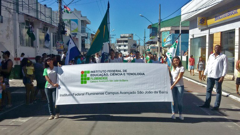Campus São João da Barra participa de desfile cívico municipal