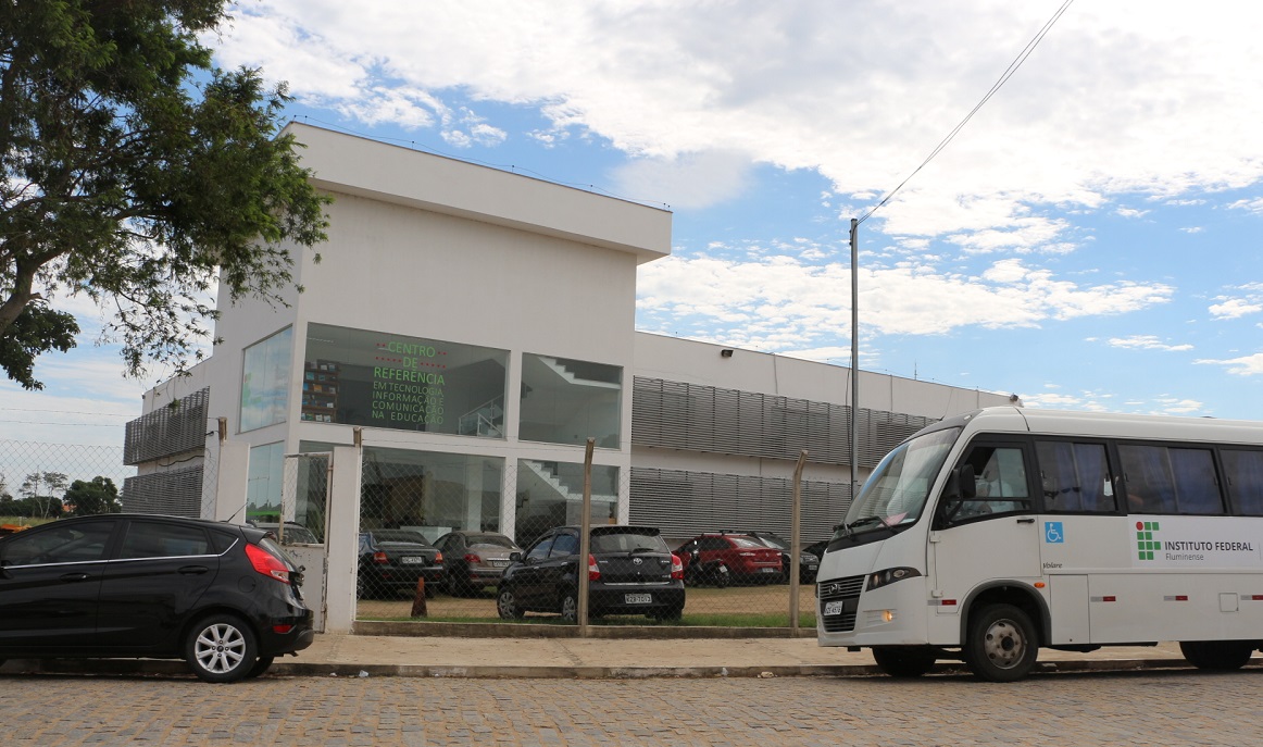 IFFluminense disponibiliza transporte e amplia estacionamento da Reitoria