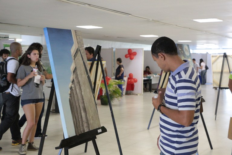 Oficina de Pintura encanta participantes da XIII Semana de Ciência e Tecnologia