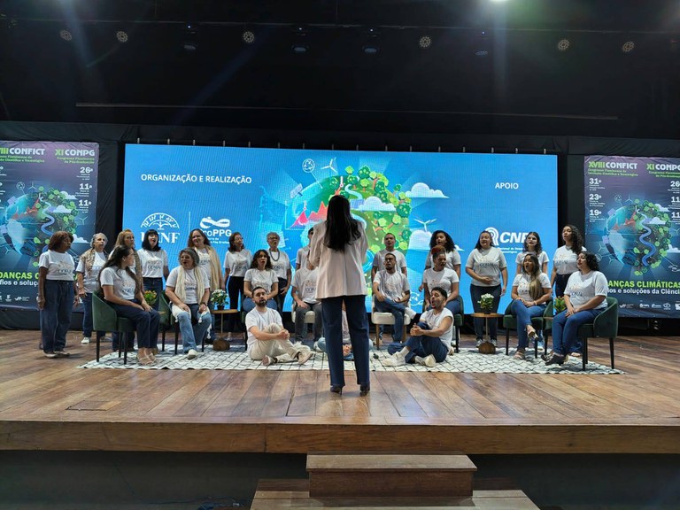 Abertura dos Congressos de Iniciação Científica e Pós-graduação tem homenagem à professora do IFF Cristine Nunes Ferreira
