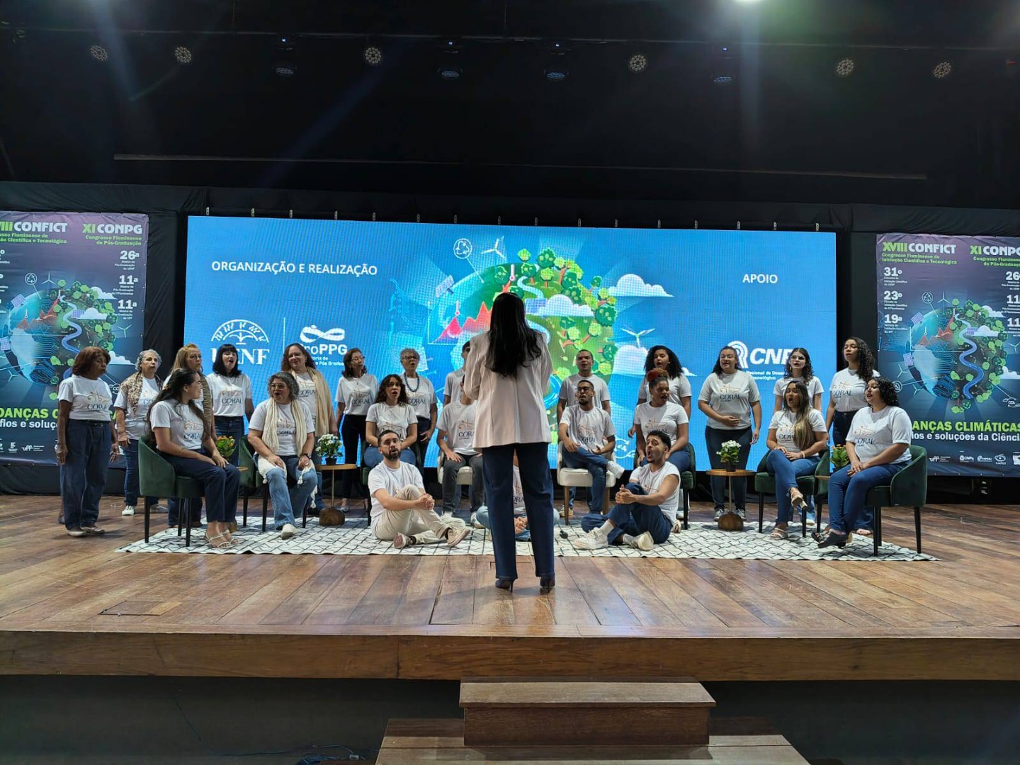 Abertura dos Congressos de Iniciação Científica e Pós-graduação tem homenagem à professora do IFF Cristine Nunes Ferreira