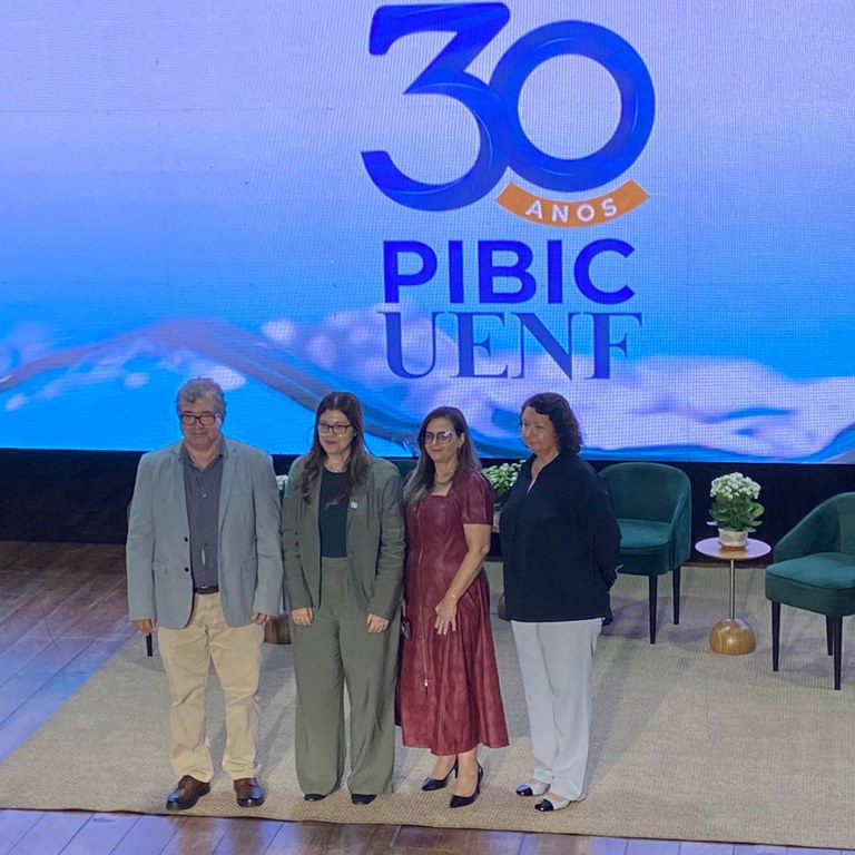 Da esquerda para a direita: representantes da UFF, Uenf, IFF e Prefeitura