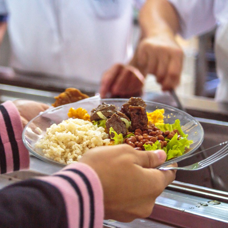 Conif vai ao parlamento brasileiro pedir R$ 1 bi para universalizar alimentação estudantil na Rede Federal