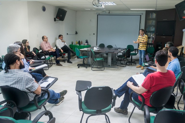 Diretoria de Pós-graduação realiza primeira reunião com professores do doutorado.jpg