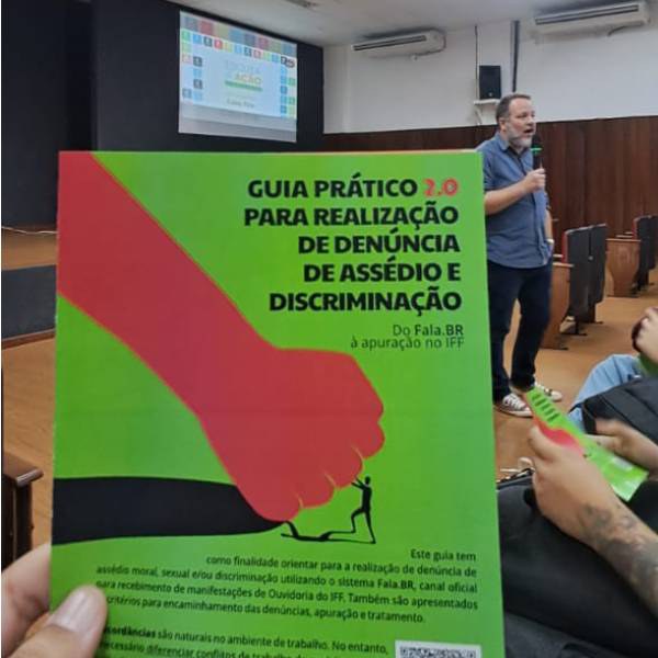 Distribuição de Guia Prático reforça campanha IFF Sem Assédio