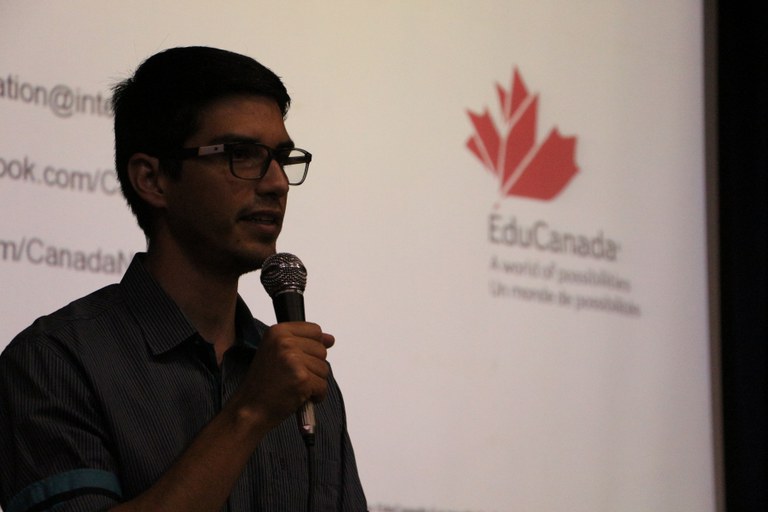 Estudantes do IFF participam de palestra sobre o Canadá