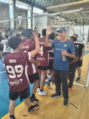 volei masculino com treinador.jpg volei masculino com treinador.jpg