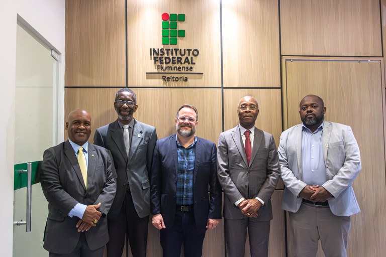 IFF e Angola selam parceria para intercâmbios e cooperação tecnológica