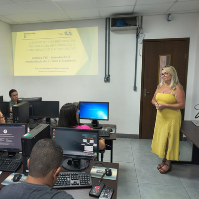 IFF inaugura laboratório e inicia curso de Moodle para servidores de Campos e Cabo Frio