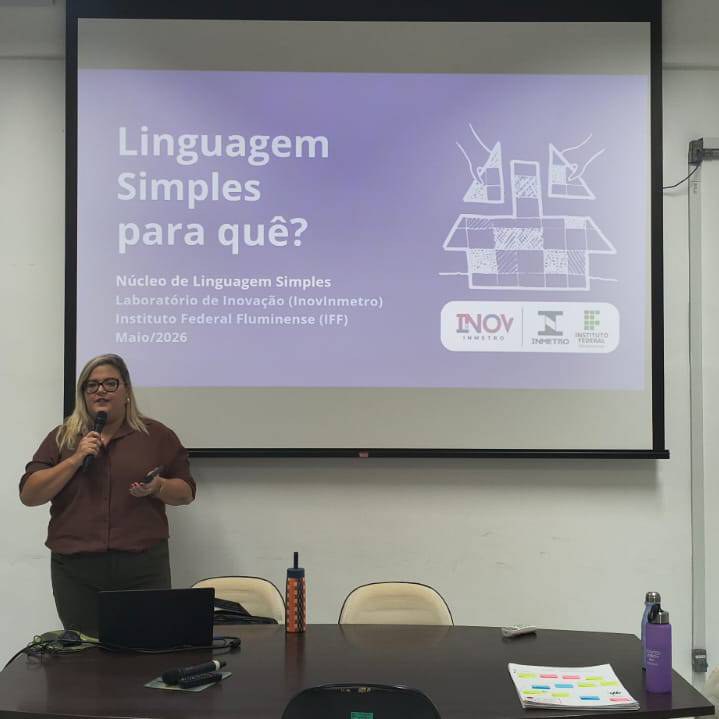 Rayanna Maciel, diretora de Gestão Acadêmica, destaca a relevância da linguagem simples.
