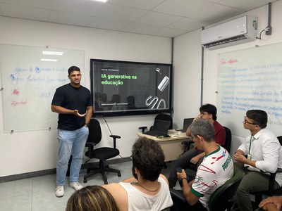 Marcelo Soares, bolsista do Cref Servidores do IFF debatem sobre o uso da IA no ambiente acadêmico