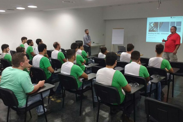 Estudantes da Unidade de Formação de Cordeiro realizam visita técnica.jpg