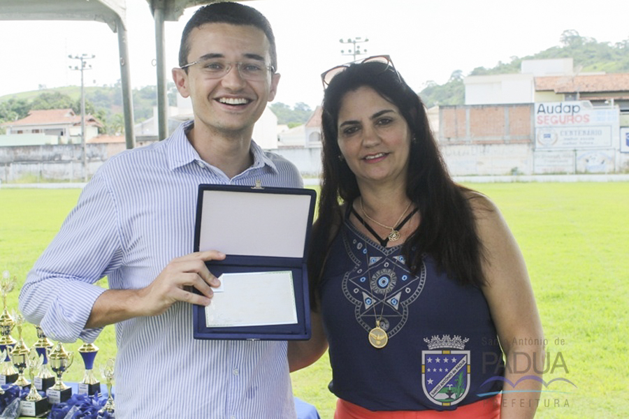 Alunos do IFF Pádua recebem medalha de ouro em Jogos Estudantis