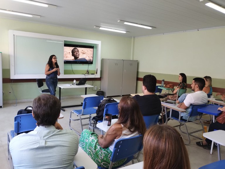 Apresentação da Prof. Monica Machado Neves Ramos 