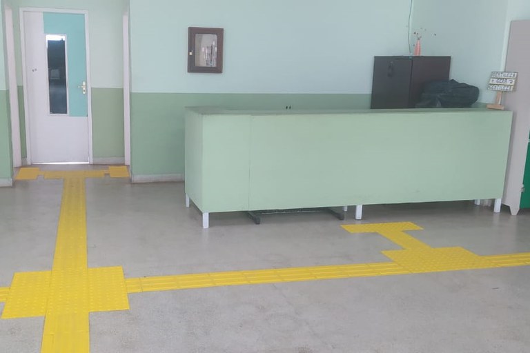 Campus São João da Barra instala sinalização por piso tátil