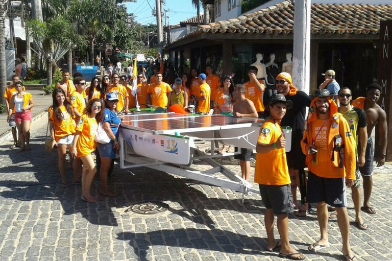 Equipe do Campus São João da Barra trabalha em projeto de barco movido à energia solar