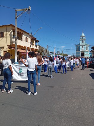 Estudantes da EJA-EPT do Campus São João da Barra participam dos desfiles da Semana da Pátria