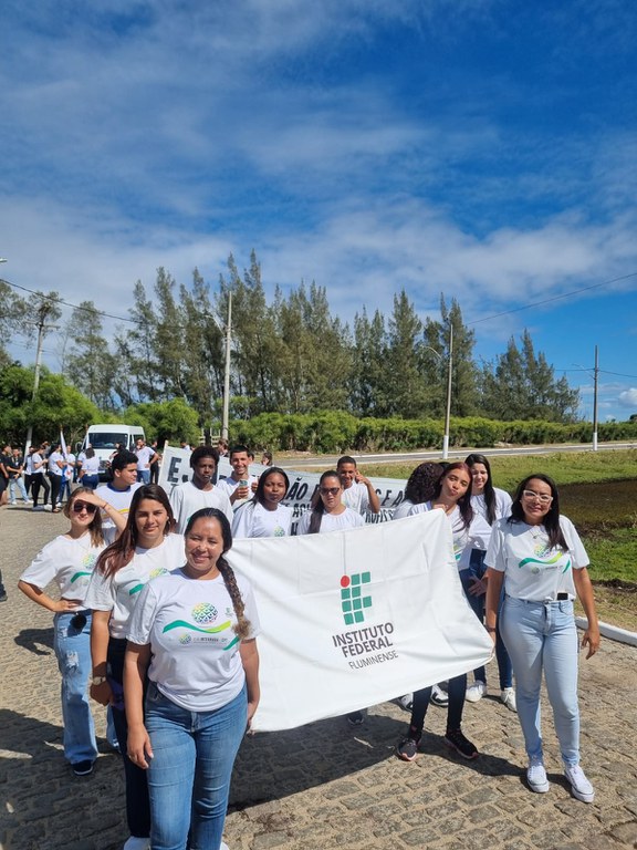 Estudantes da EJA-EPT do Campus São João da Barra participam dos desfiles da Semana da Pátria