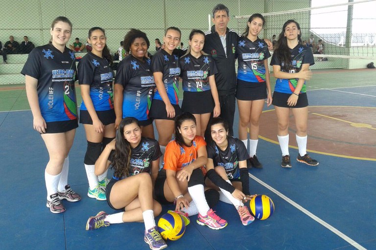 Time de voleibol feminino do Campos Centro.jpg