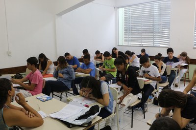 Candidatos realizando prova no Campus Campos Centro.