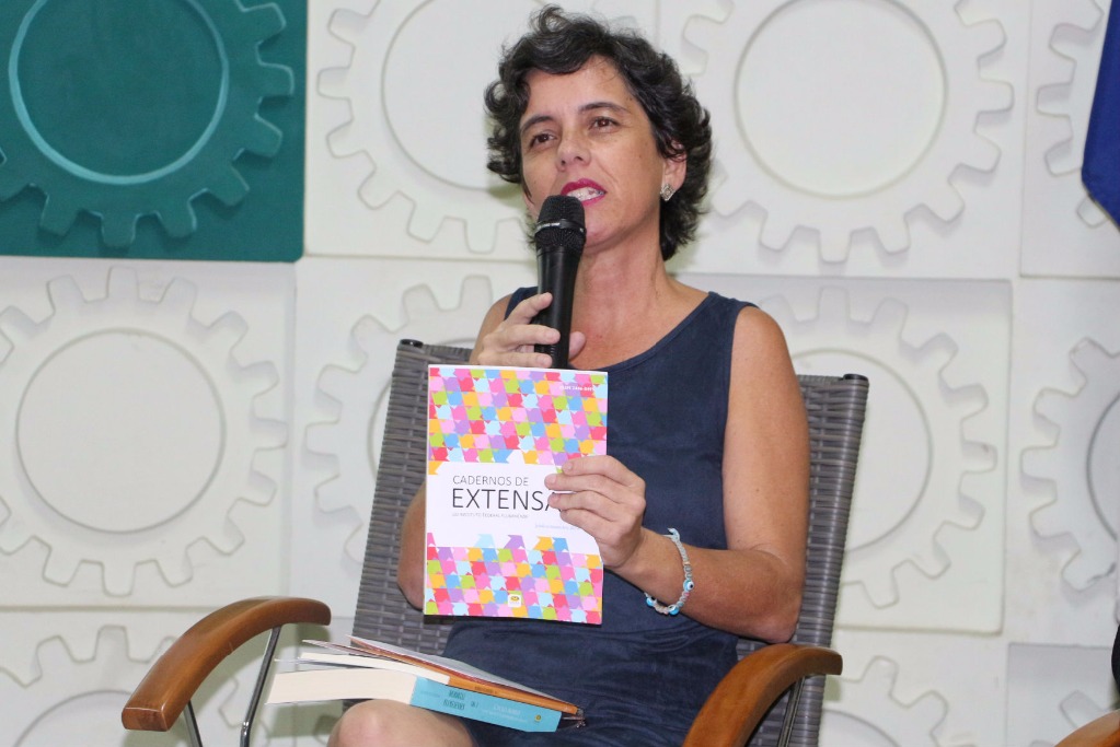 Lançamento de livros da Essentia Editora 3.jpg