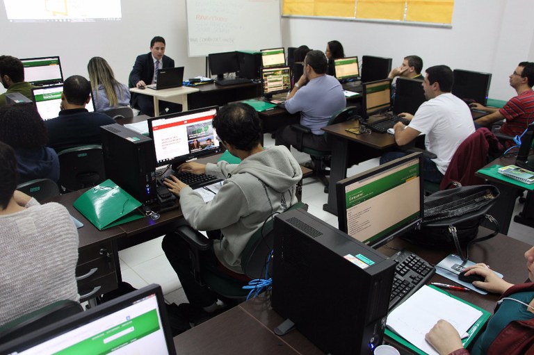 Servidores participam de curso sobre Fundamentos do Pregão Eletrônico.jpg