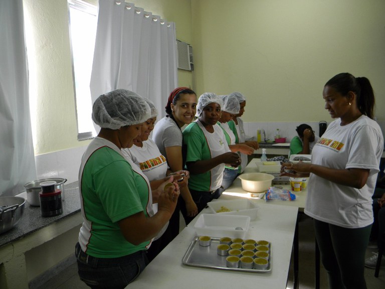 Foto 24 - Aula Prática de Doce de Mamão nas dependências da Agroindústria do campus Bom Jesus.