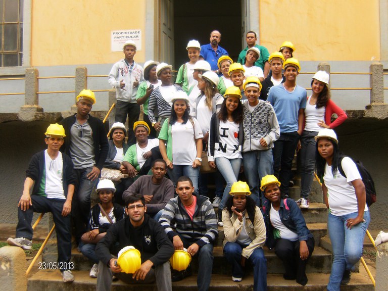 Foto 26 - Visita das Alunas do PMM do campus Guarus na Usina Idrelétrica no município de Tombos (2012).