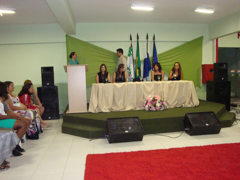 Foto 28 - Formatura das Alunas do PMM do campus Itaperuna (2012).