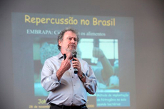 Luiz Davidovich durante conferência de encerramento do evento (Fotos: Ascom Uenf) 